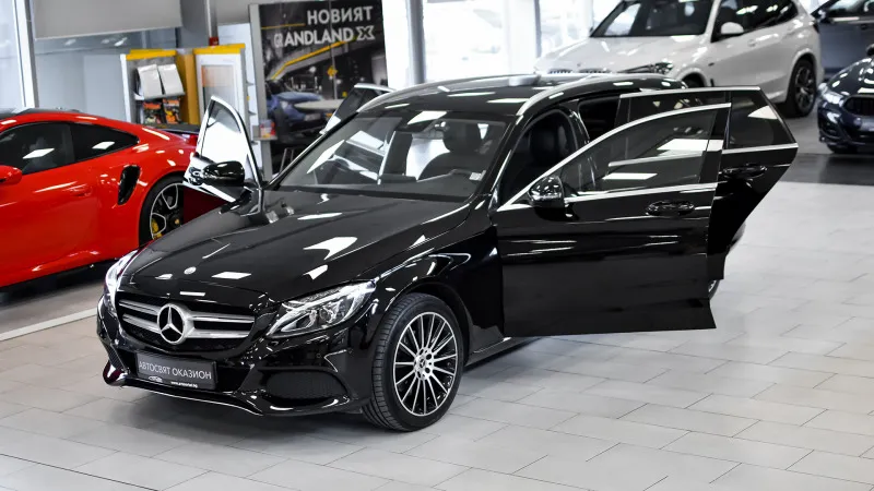 Mercedes-Benz C 220 d T Avantgarde 4MATIC Image 1