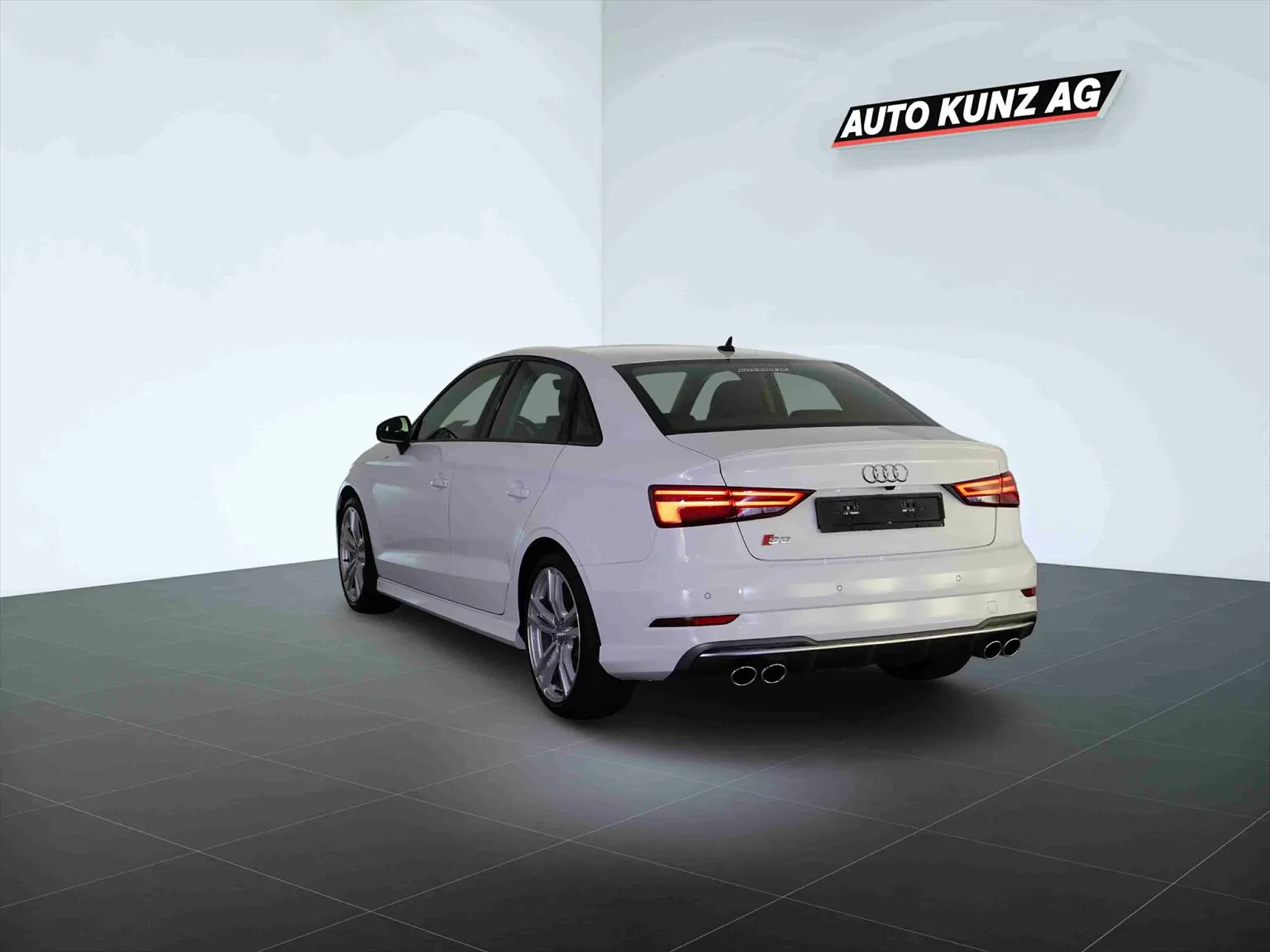 Audi S3 Limousine 2.0 TFSI quattro  Image 2