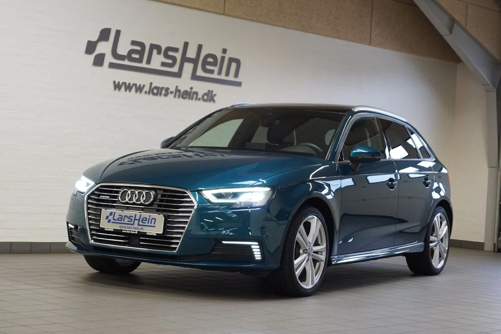 Audi A3 1,4 e-tron S-line Sportback S-tr. 5d Image 1